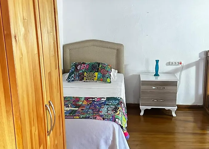 Madam Afrodit Hotel *